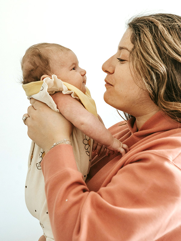 Pravilno uzimanje i nošenje bebe